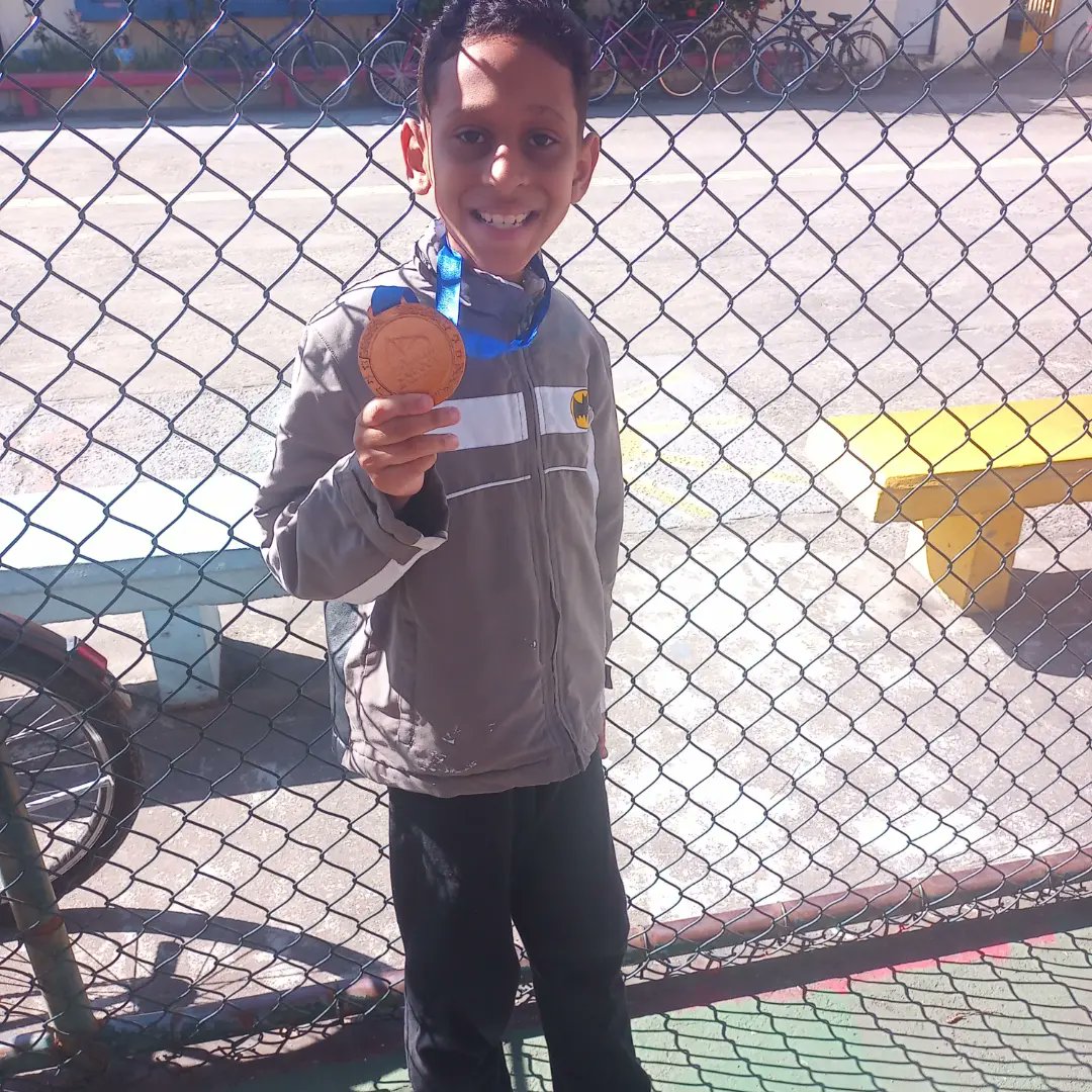 Tenho a certeza que vc ainda vai conquistar tudo que deseja nessa vida com muito esforço carácter e dignidade muito orgulho de vc meu menino medalhista das olimpíadas de matemática. #gratidão 🙏🏾🙌🏾 🥉🥰♥️