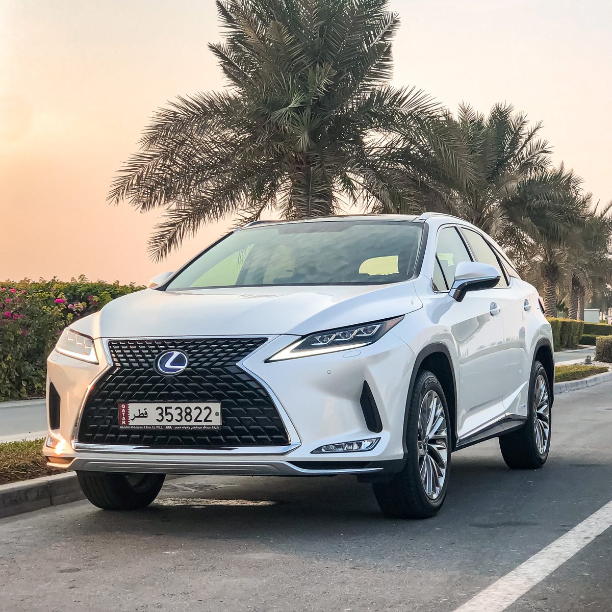 lexusqatar's tweet photo. الراحة تلتقي الأناقة في لكزس أر أكس 350 

 #Lexus #LexusQatar #ExperienceAmazing #IAmLexus #QatarCars #QatarLife #Qatar #Luxury #Elegence #LuxuryQatar https://t.co/xP8s68PUbj