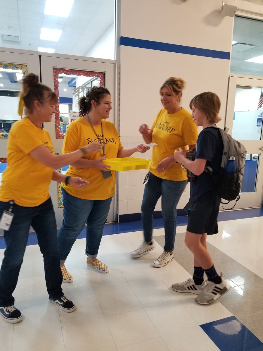RISMediacenter's tweet photo. We are here to uplift all who enter! Positive messages as you walk through our doors! What a great start to a Thursday morning! #sollevarre #robinsonisd #RNQ @RISgreatness @robinsonisd @CircusCooper https://t.co/pxRUst65Zu
