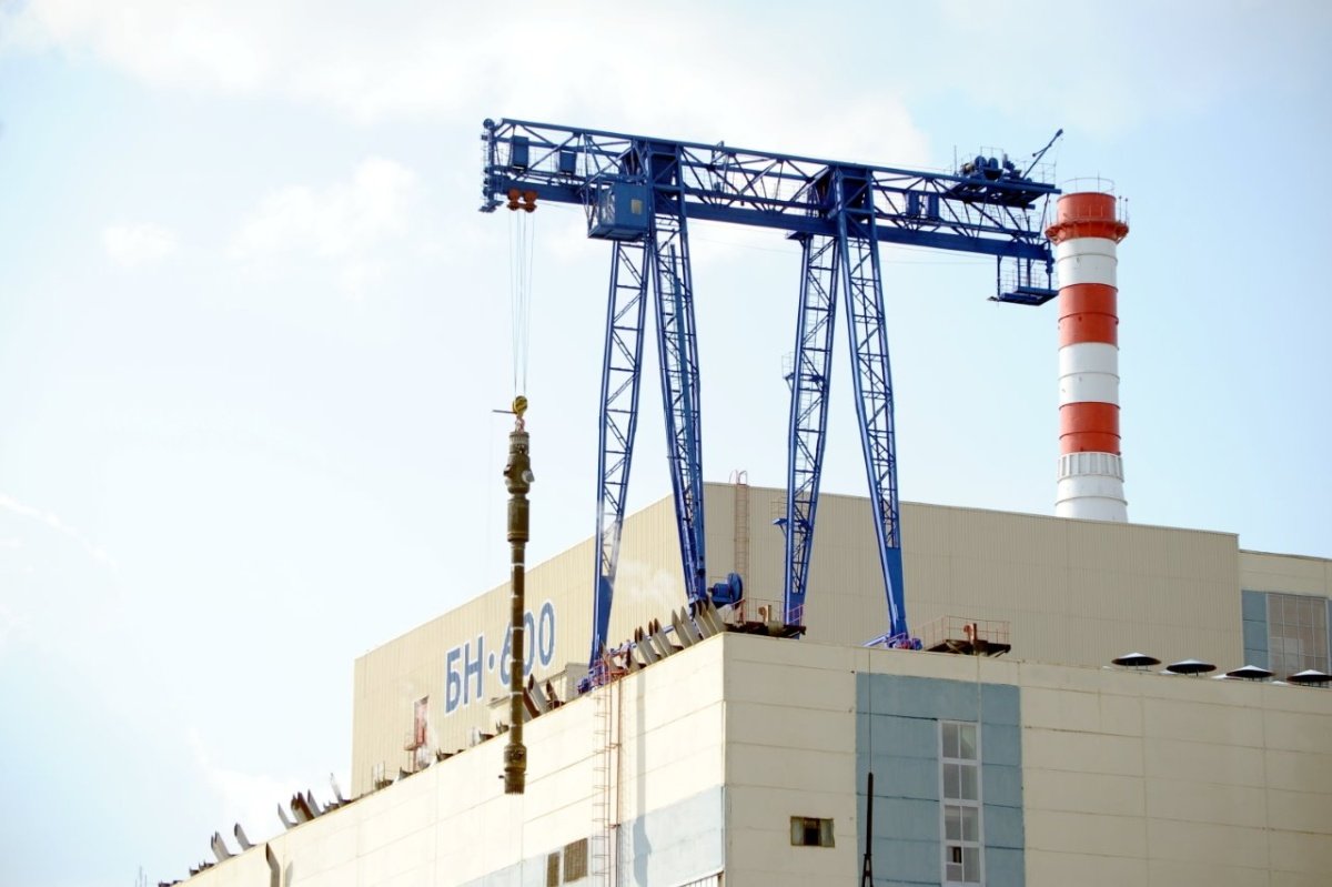ra_nuclear's tweet photo. Replacement of 8 #BN600 steam generator modules. Other 16 would be replaced in 2023-24 and it will be ready for 15 year life extension after 2025. https://t.co/B1xBlyuD0u