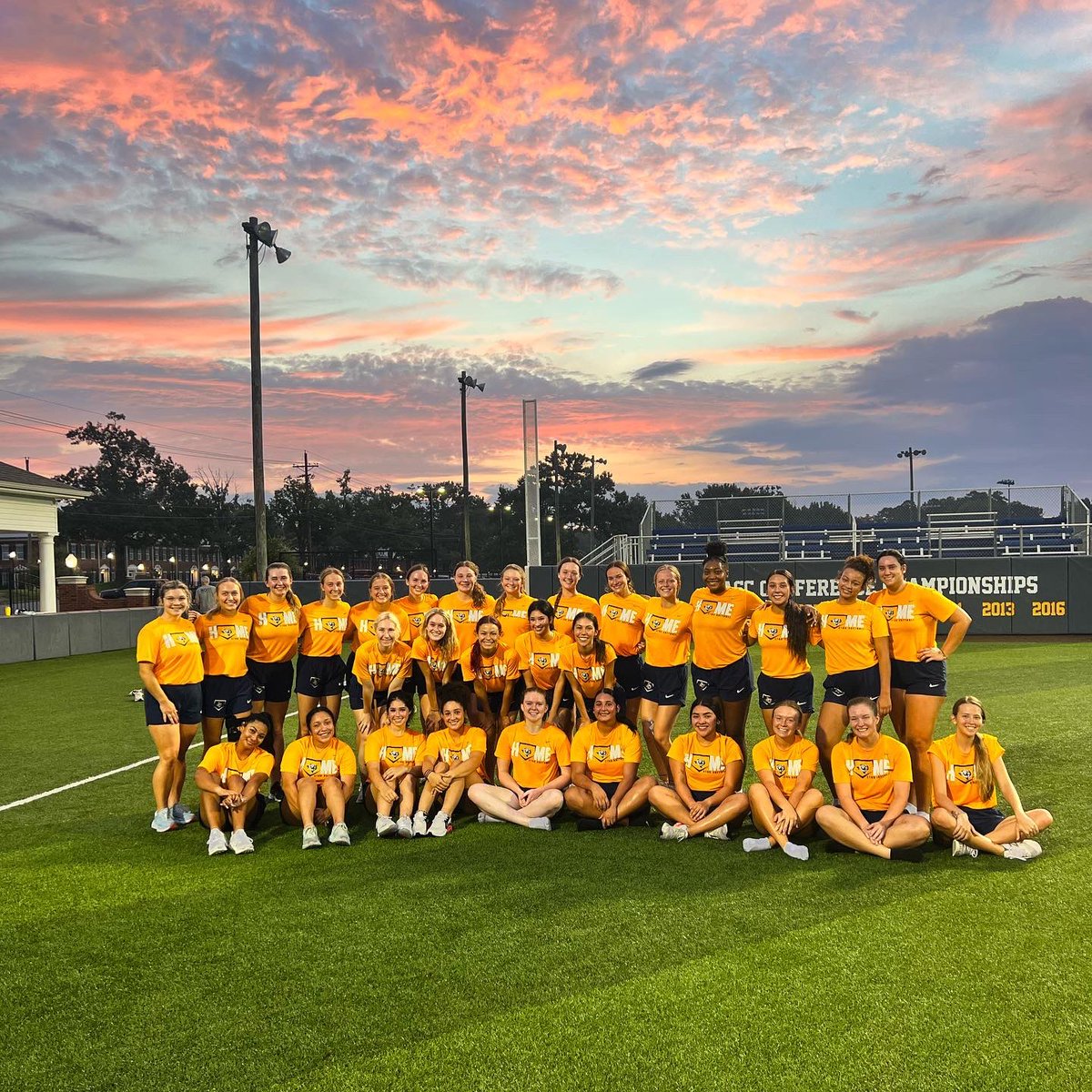 ETBU_Softball's tweet photo. God showed out this morning and painted us a beautiful sky for our first day!!! Team 26 is ready to go! #etbusoftball #valorgals #firstdayofpractice🥎 https://t.co/rS9ooK9zMZ