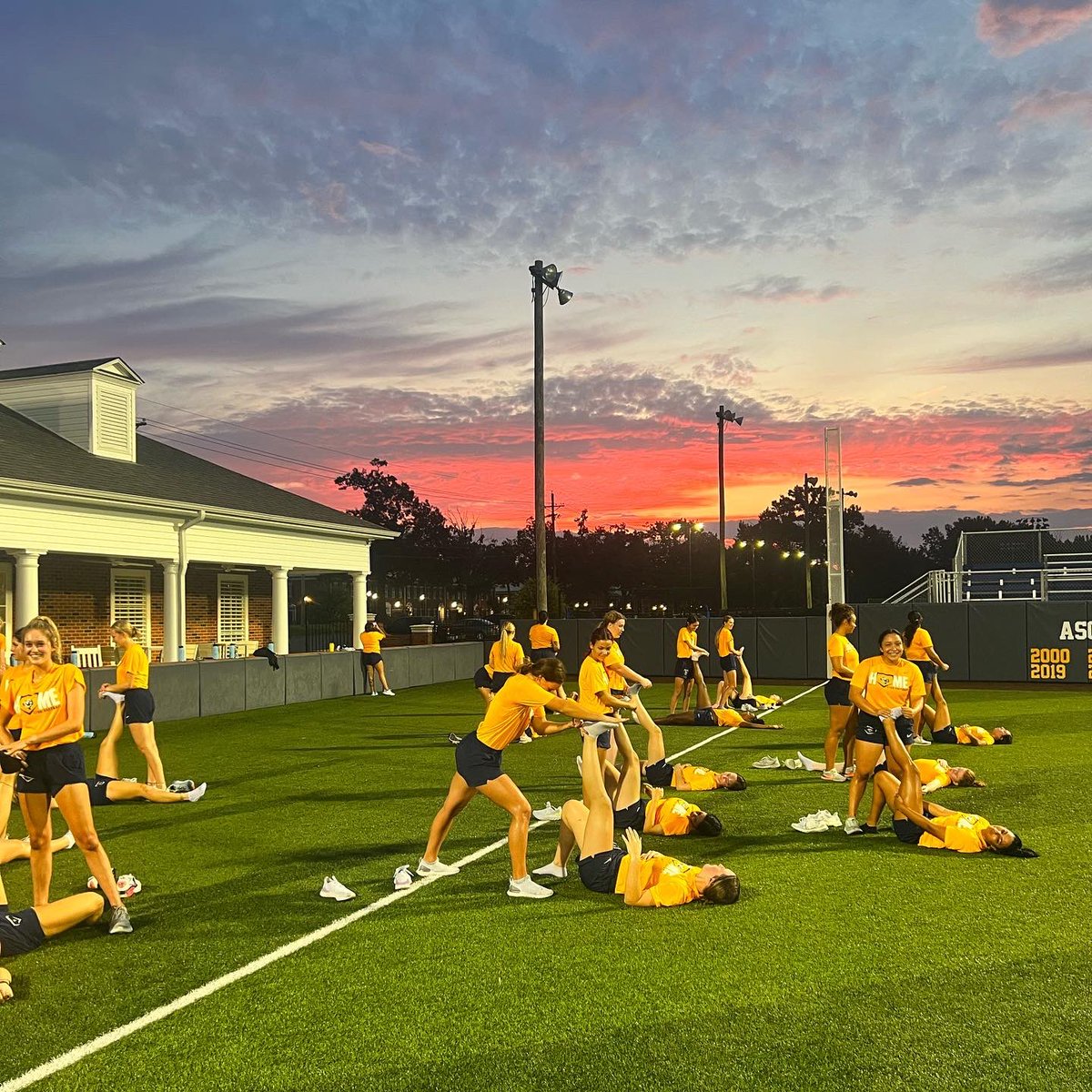God showed out this morning and painted us a beautiful sky for our first day!!! Team 26 is ready to go! #etbusoftball #valorgals #firstdayofpractice🥎