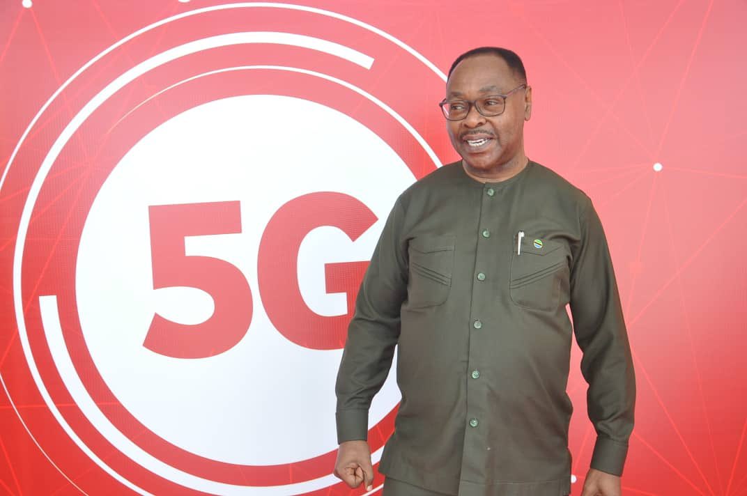 1ChrisssJohnson's tweet photo. Karibu 5G Tanzania! Safari ya kuelekea nchi ya Uchumi wa Kidijiti! #digitaltz #uchumiwakidijitali #uchumiwakidijiti #yakwanzatanzania #5g #5gnetwork https://t.co/7fH6VHDyXV