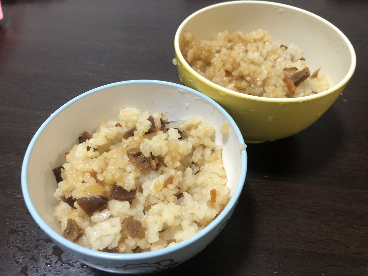 misako_tada's tweet photo. #防災の日
期限が半年以下になった非常食を、子供たちと食べました！
お湯(または水)を入れるだけでふっくら五目ごはんに🍚
子供たちは防災の日にちなんで、保育園でも非常食のおにぎりを食べたようです🍙 https://t.co/gxu6L3FRhU
