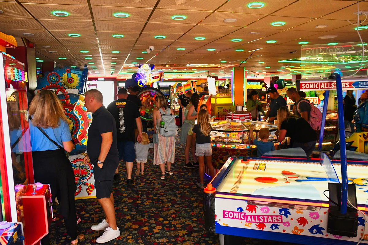 Not only beautiful ocean and mountain views, Westward Ho! also had amusements for you and your loved ones! Credits to Charlie McAlister #StaySafe #westwardhobeach #northdevon @GreatDevonDays @lovenorthdevon @visitdevonbiz