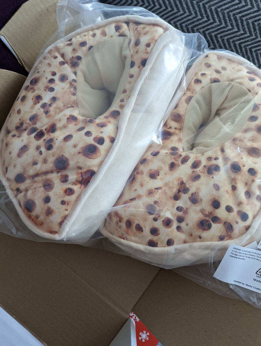 mdcc121's tweet photo. @ThisisDavina @Warburtons Here they are @Warburtons @ThisisDavina . She is going to love them when she gets home to see them 🤣🤣 https://t.co/9z2Op1aJuE