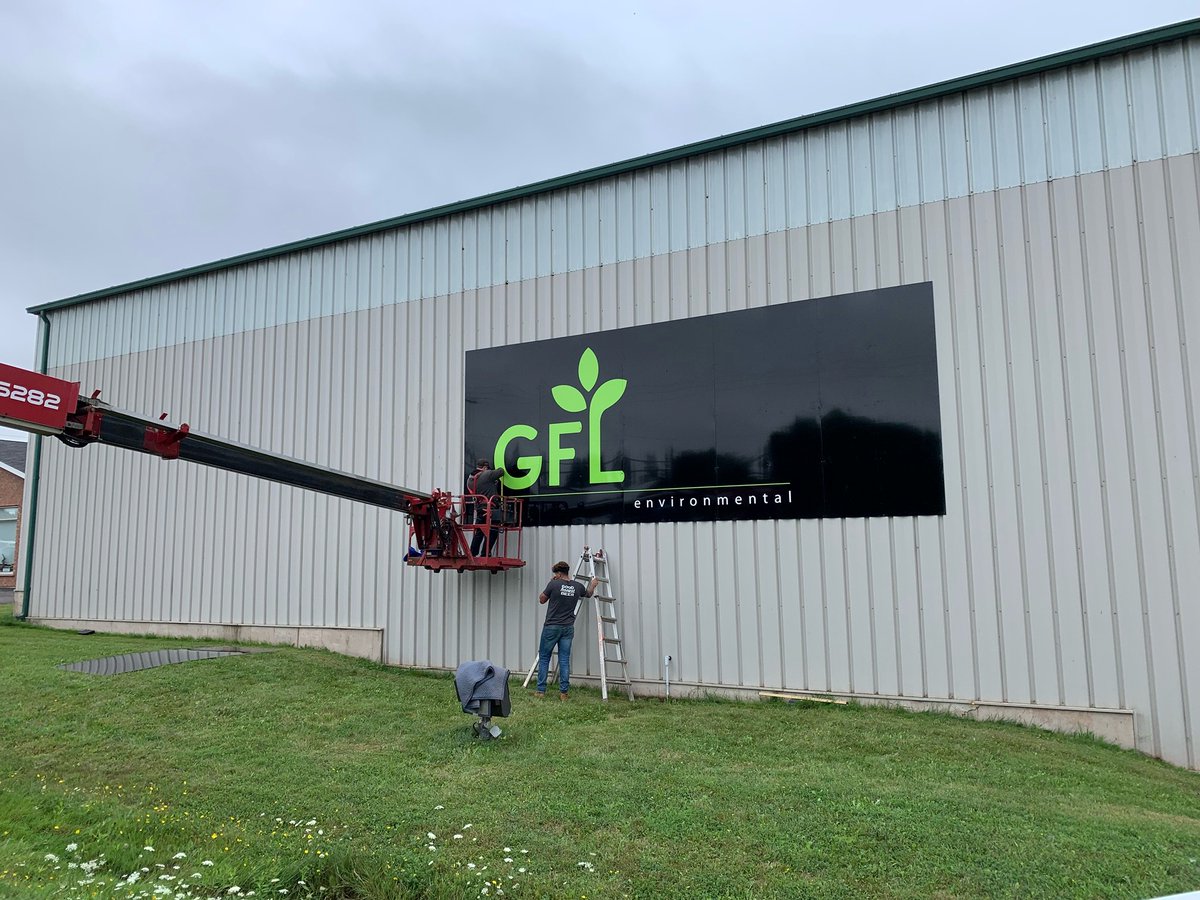 A new and fresh signage install for <a href="/GFLenv/">GFL Environmental</a> the other day! 🌱

#Dalmac #Signs #signage #install #newownership #PEI