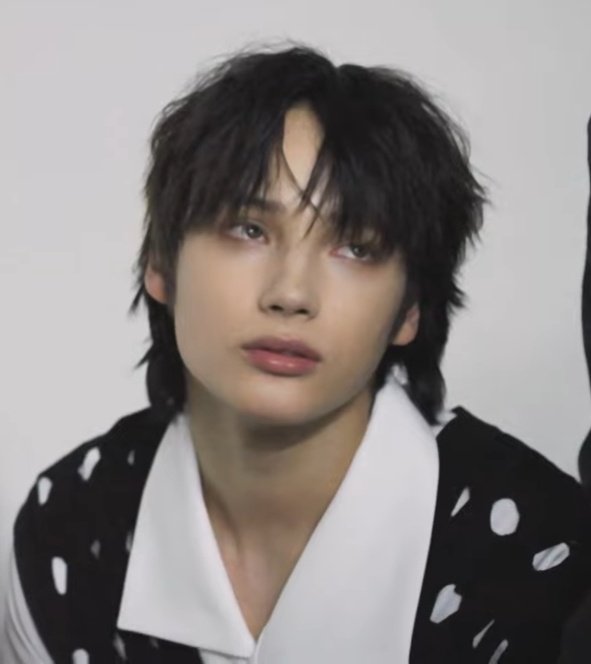 yeonfarie's tweet photo. oh long haired kai https://t.co/GrZ2Z40hnI
