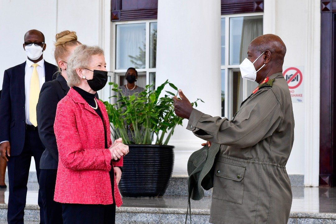 RashadLubega's tweet photo. President Museveni received a special visitor the former President of Ireland, H.E Mary Robinson, who made a courtesy call on him at State House, Entebbe. A lot was discussed btn them. We welcome her to the pearl of Africa. https://t.co/kF9PDKL7kv