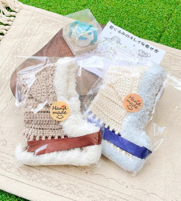 ケープ全色かわいすぎてお色めちゃくちゃ悩んだ上に会計途中でリュックも追加してもらってお手間をおかけしてしまった…似合いすぎる…かわいい…着せ方のペーパーもついててめちゃめちゃに親切…妃隆さん()作のねこミミケープとミニリュックです! 