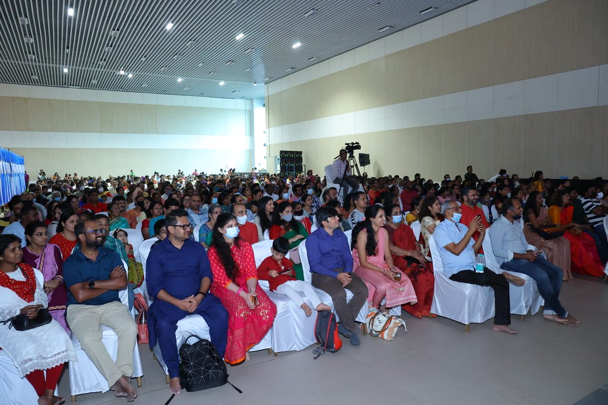 BWInstitutions's tweet photo. Around 1000 parents participated in the Janmashtami celebrations organized by Basil Woods International School at KTPO Whitefield, in association with ISKCON Bangalore. Cultural performances by the students and the special abhishekam to Lord Sri Krishna were the highlights. https://t.co/m0vMEfqLsf