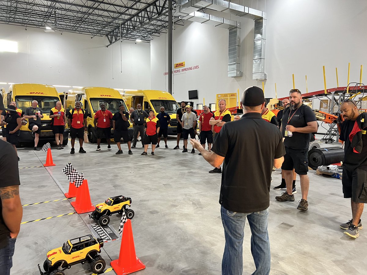 TeamKalitta's tweet image. .@JRTodd373 and @ShawnLangdon333 spent the morning with a group of @DHLUS Indianapolis couriers who make it all happen to kick off their #USNats weekend! #SpeedofYellow #TeamDHL