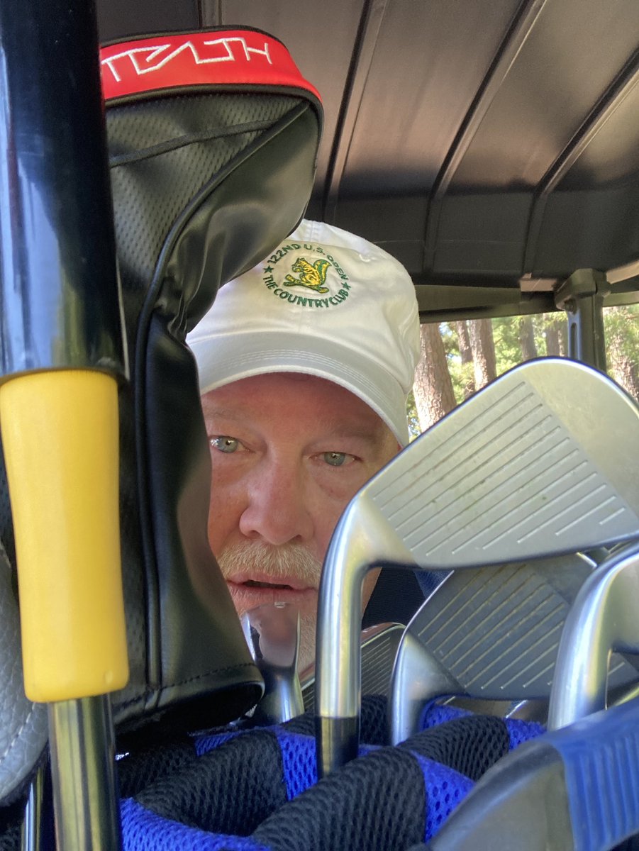 KurtBauche's tweet photo. When your friends cart runs out of gas and he drops he bag in your cart. #golfprobs https://t.co/JCefGcbAdh