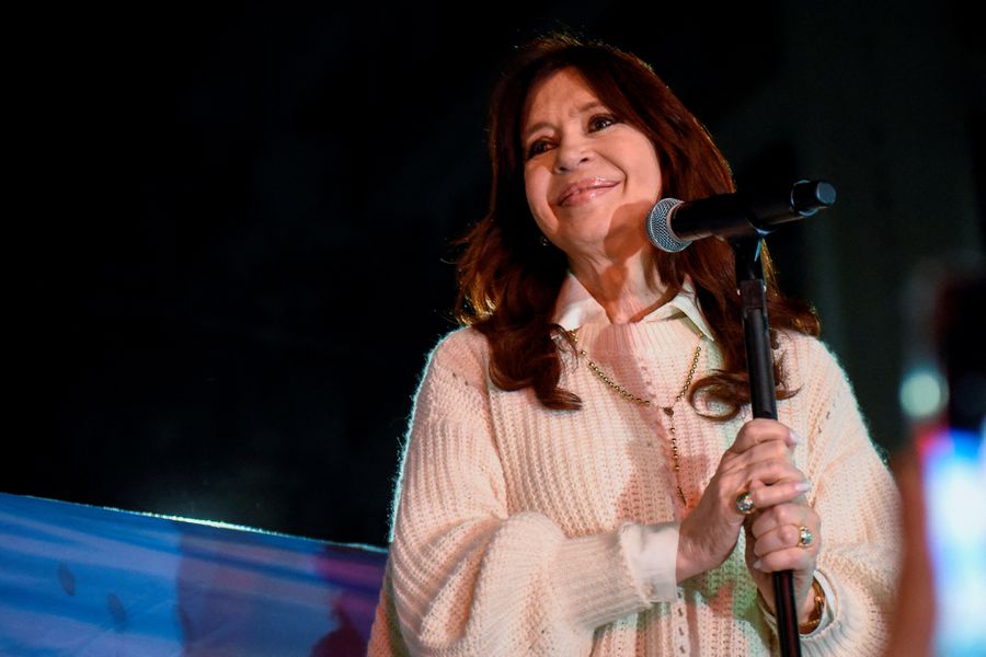 latercera's tweet photo. 🇦🇷 Cristina Kirchner triplica su patrimonio en un año y su hijo Máximo informa 27 propiedades https://t.co/U8TAiVUiIY https://t.co/QruT9UwaGF