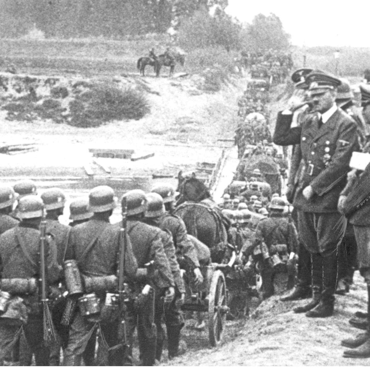 USAS_WW1's tweet photo. #Monday #MondayMorning #OTD September 1, 1939 #Fascism #WW2: Adolf Hitler's Nazi Germany invades Poland with "They started it!" lies. February 24, 2022 #RussiaUkraineWar: Vladimir Putin's Army invades Ukraine with "They started it!" propaganda. https://t.co/y1rqm9add0