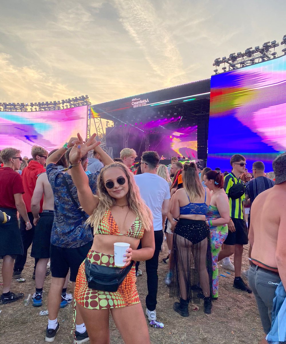 phoebeosborn__'s tweet photo. Creamfields, u were sick https://t.co/a65CtHpjIc