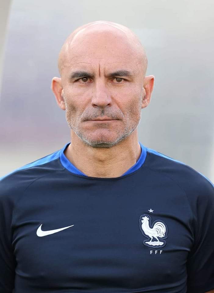SPORTMANIA_CI's tweet photo. 🔴 Ludovic Batelli, passé par toutes les sélections de jeunes de France, a trouvé un accord avec la Fédération ivoirienne pour occuper le poste de DTN. La nomination du chevronné technicien français sera officialisée dans les jours à venir
@hpenot_lequipe https://t.co/BU3WLfgEas