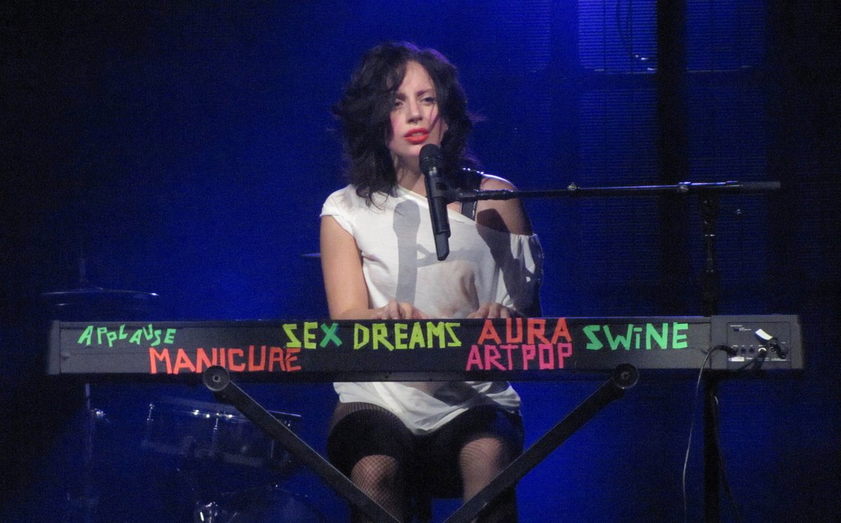ladygaganownet's tweet photo. 9 years ago Lady Gaga presented ARTPOP to the world by performing at the iTunes Festival (renamed "Swinefest" for the occasion). She performed "Applause", "Swine", and demo versions of her iconic songs "Aura", "ARTPOP", "Sexxx Dreams", "I Wanna Be With You" (Dope), and MANiCURE. https://t.co/bs214PqxAb
