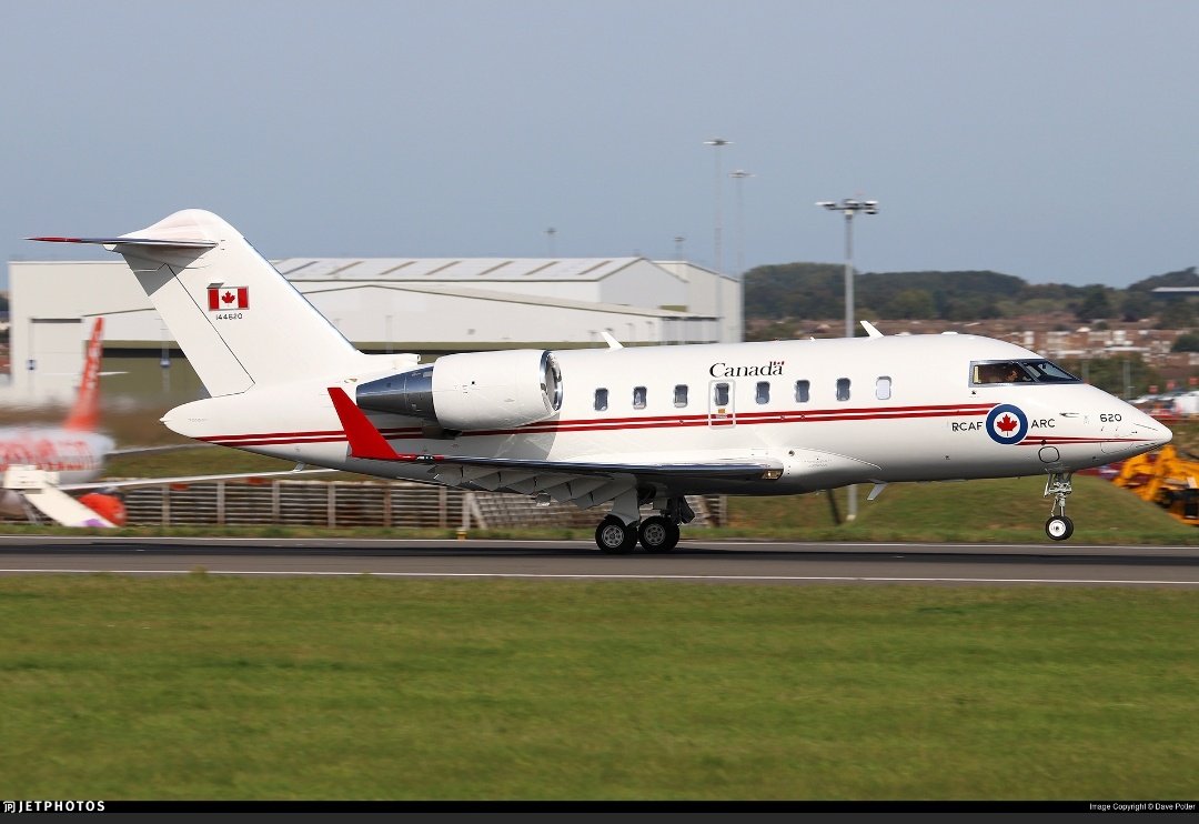 FlightradarCAT's tweet photo. M'avisen que en menys d'una hora han aterrat a l'aeroport de Barcelona-El Prat un Bombardier Challenger C-144D de la força aèria del Canadà i un Dassault Falcon F900 de l'Exèrcit de l'Aire Espanyol. Algú sap si hi ha trobada diplomàtica o quelcom per l'estil? #transitaeri https://t.co/r85pHBg2Bb