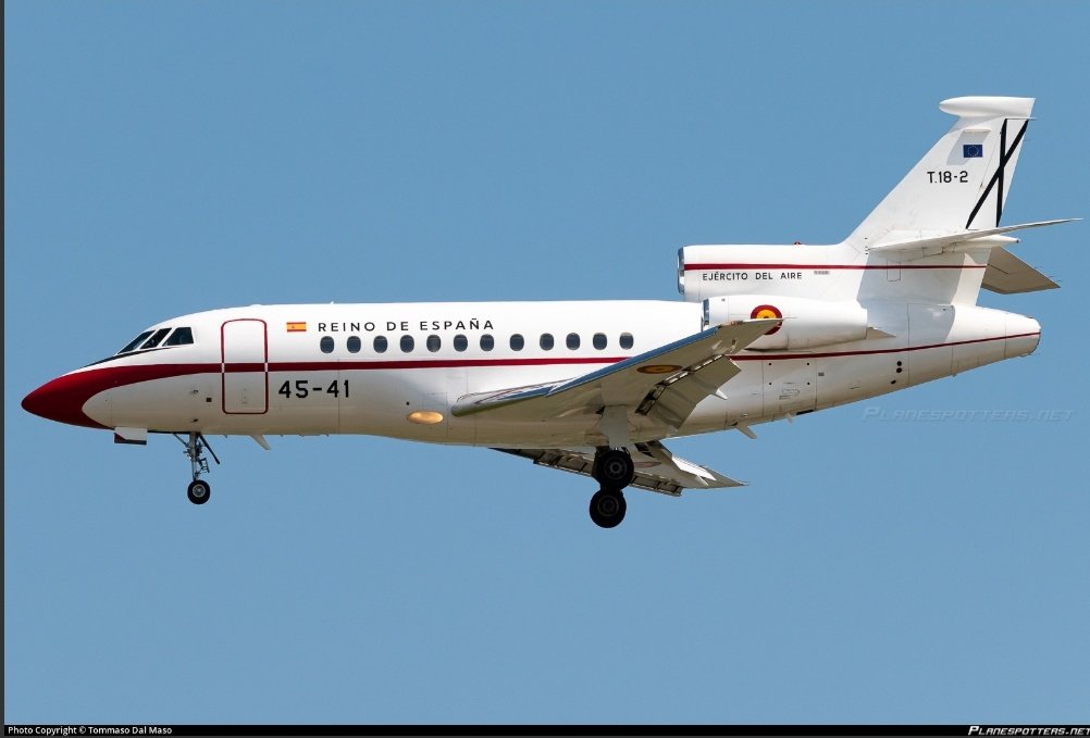 FlightradarCAT's tweet photo. M'avisen que en menys d'una hora han aterrat a l'aeroport de Barcelona-El Prat un Bombardier Challenger C-144D de la força aèria del Canadà i un Dassault Falcon F900 de l'Exèrcit de l'Aire Espanyol. Algú sap si hi ha trobada diplomàtica o quelcom per l'estil? #transitaeri https://t.co/r85pHBg2Bb