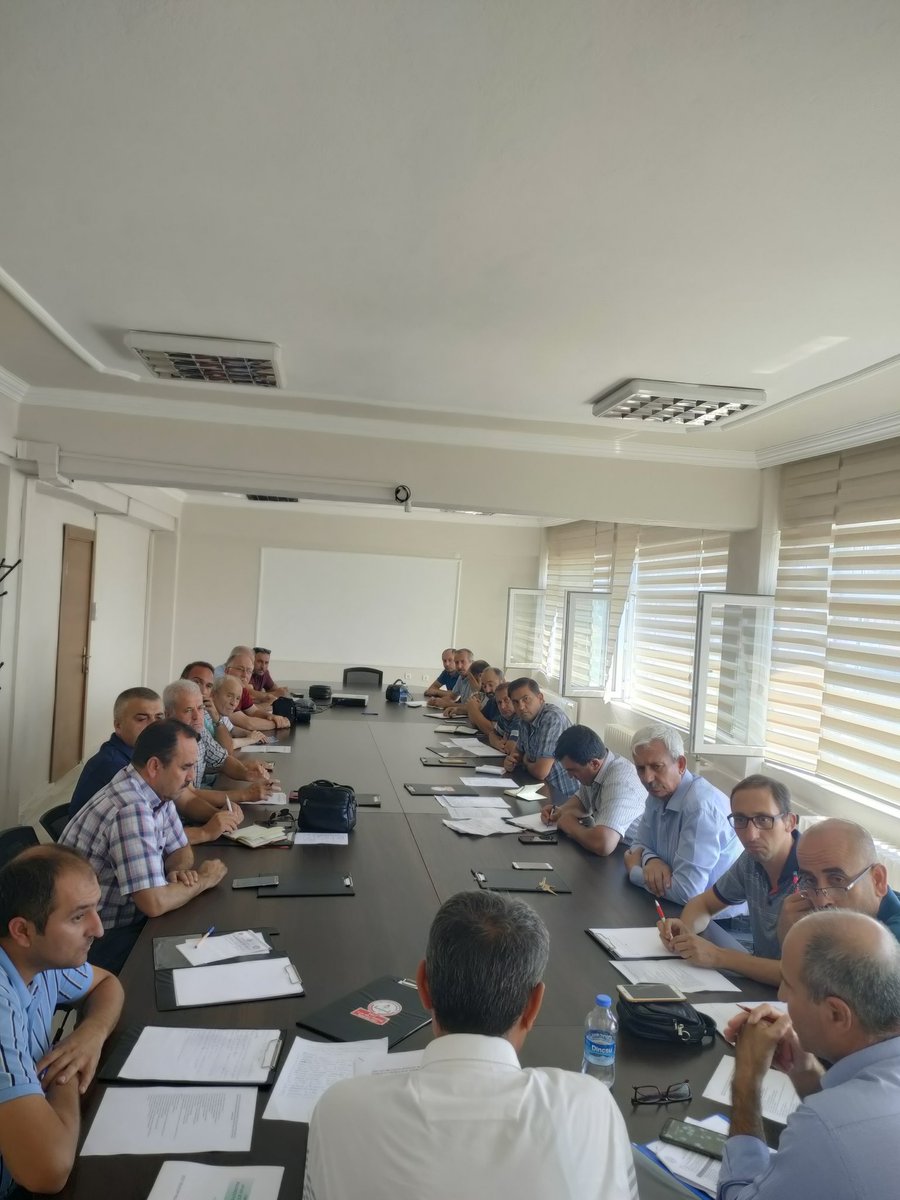 İlçe Milli Eğitim Müdürümüz Sayın Bilal Şen başkanlığında, Şube Md. Hasan Doğan, Şube Md. Nuri Ceyhan ve ilçemizde görev yapan okul yöneticilerimizin katılımıyla  "Sene Başı Eğitim Kurumu Müdürleri toplantısı" yapıldı
<a href="/kutahyamem/">Kütahya İl Millî Eğitim Müdürlüğü</a> <a href="/BasyigitHasann/">Hasan BAŞYİĞİT</a> <a href="/Bilalsen43700/">Bilal ŞEN</a>