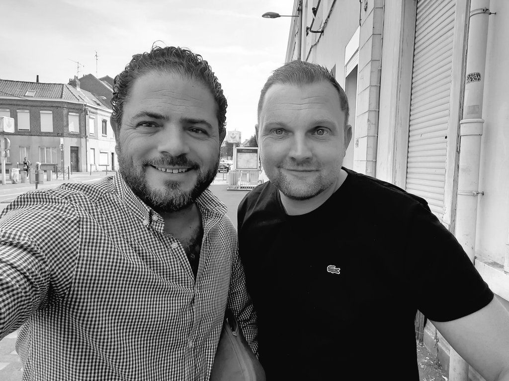 FaycalJelil's tweet photo. 🕛 méridien avec @LionelTesse conseiller #inserion @poleemploi_HDF auprès des publics éloignés (demandeurs #emploi longue durée et #RSA).
"On est un métier où l'on peut changer la vie des gens" et c'est vrai.
👏 ces agents #ServicePublic essentiels dans nos politiques sociales. https://t.co/wnVwX5jiAG