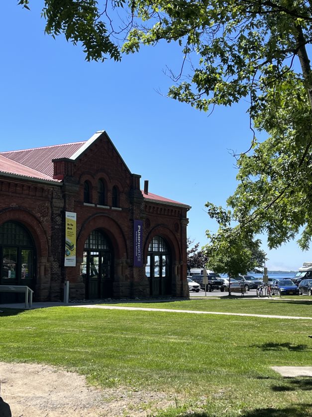 Are you wondering about the centuries of history behind the heritage buildings of Ontario Street? So were we, so we did the research for you. Come find out on a walking tour of Ontario Street, available all summer long. Guided tours Thurs - Sat. kingstonpumphouse.ca/whats-on/walki…
#YGK