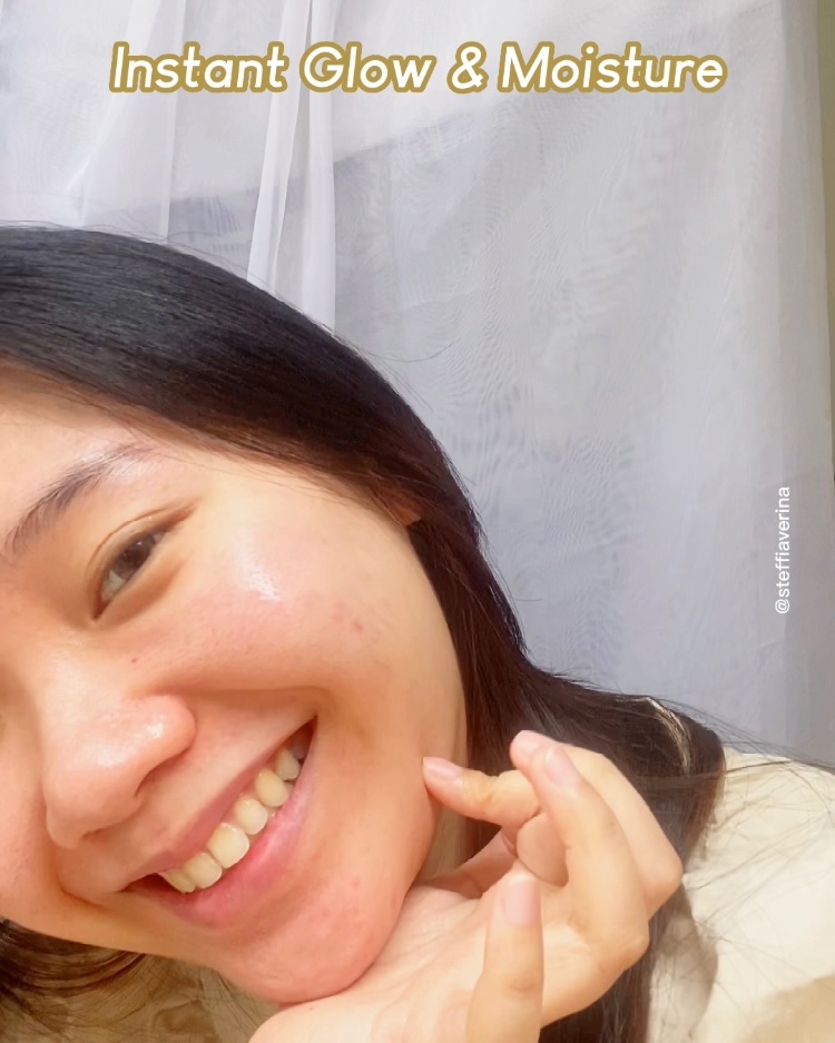 steffiaverina's tweet photo. Terus, ternyata di muka juga ringan guys cepet menyerapnya aku pikir kayak facial oil ternyata engga 🤣 terasa lembab oil nya tapi ga berasa pake oil heavy gitu. Hasilnya instant glowing dan lembab, ga greasy samsek juga, ajaib banget! #SGLWO @skingameofc https://t.co/X0DG99iH7q