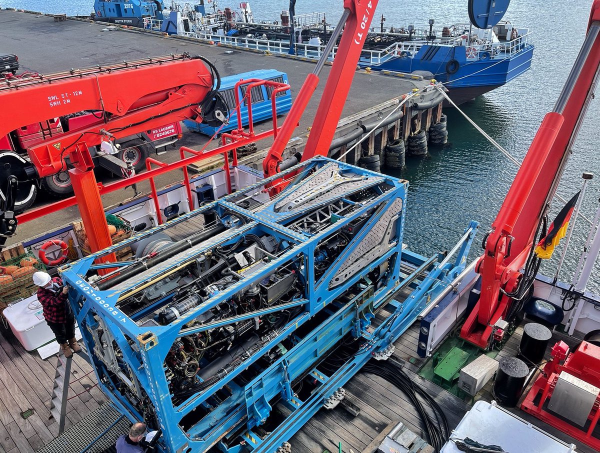 VolkerDiekamp's tweet photo. Meanwhile all participants of #msm111 have arrived aboard #rvmerian and are alrady preparing the equipment in the labs and on the decks for the upcoming cruise. #mebo200 is almost ready for operational work. Tomorrow we will leave Reykjavik… #unibremen #marum https://t.co/L1aHrg3eQE