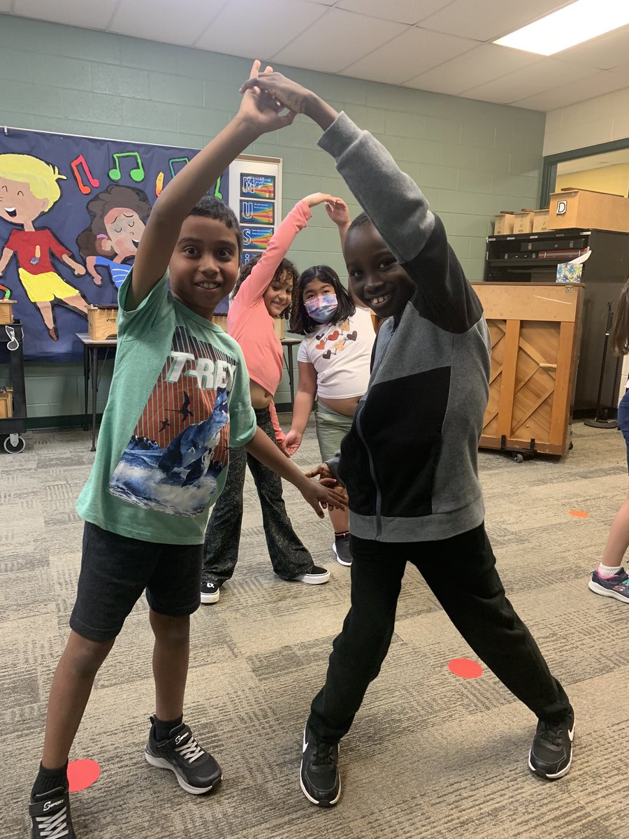d61bornschein's tweet photo. Happy start of the school year 2022-2023! 💚 #d61learns https://t.co/AhPzAAUKRX