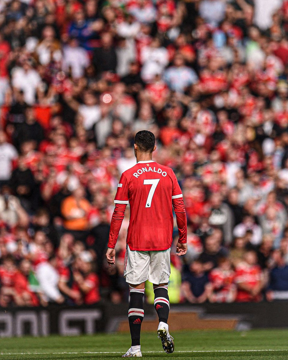 TeamCRonaldo's tweet photo. 🚨 Edu Aguirre:
“9 hours left for the transfer window to close. Cristiano Ronaldo's DEPARTURE is still a POSSIBILITY.” https://t.co/zVy0jLPHHo