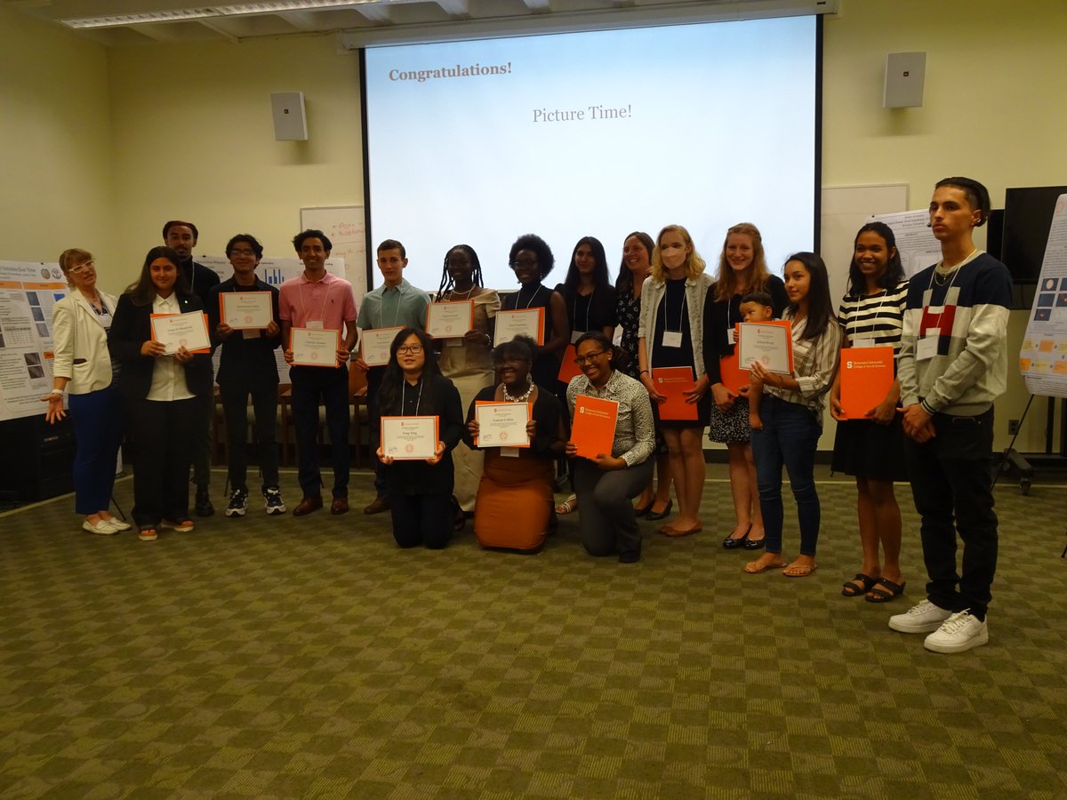 SyracuseSchools's tweet photo. SCSD students and recent graduates participated in a paid internship in the @SyracuseU Physics Department this summer, working in labs where they researched biophysics, computational physics and astrophysics. Learn more about their #SCSDSummerLearning: https://t.co/J64VcvonTx https://t.co/FjY9eat9RY
