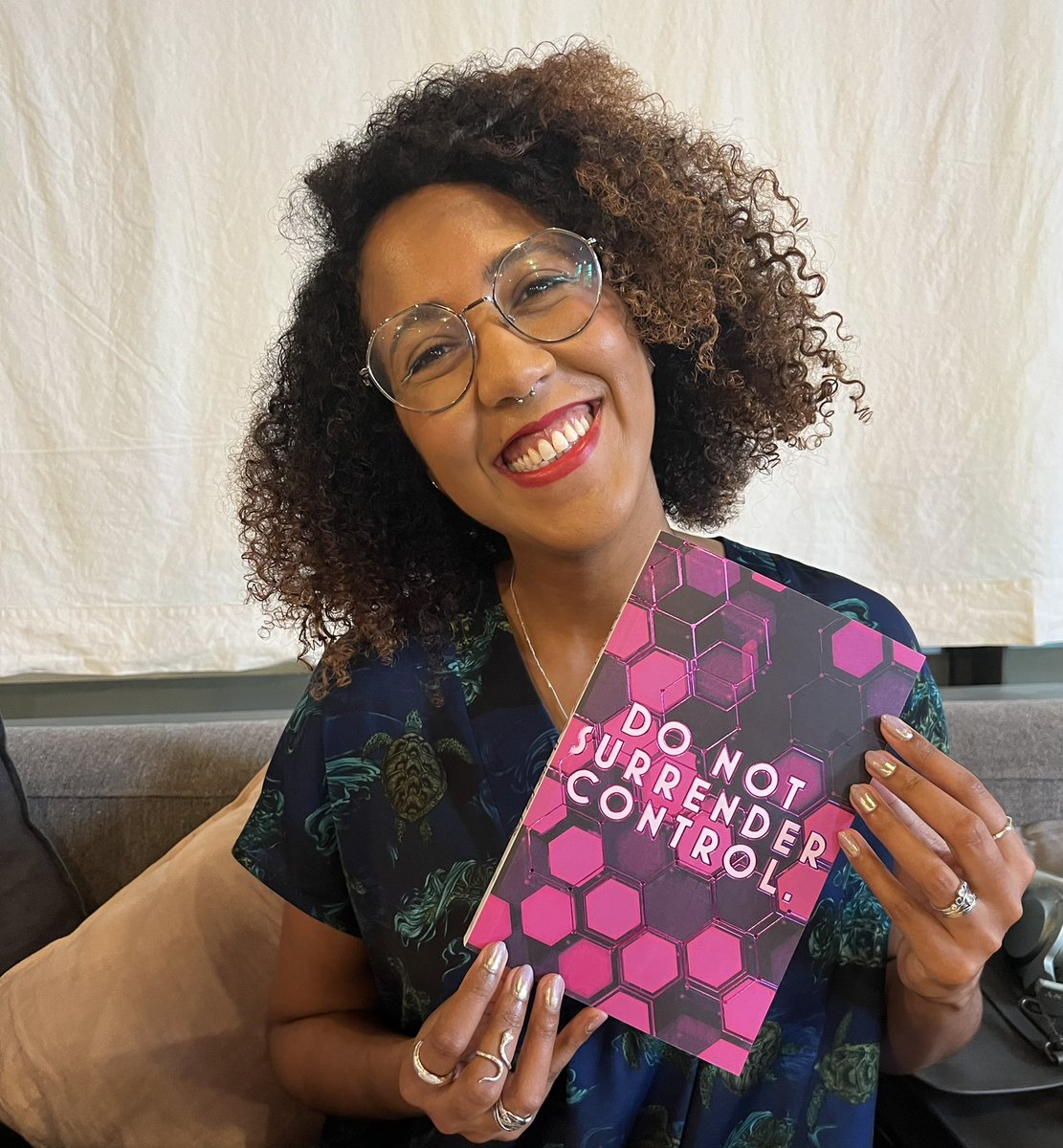 saaraelarifi's tweet image. HAPPY #mindwalker DAY EVERYONE!! 💗. Sci-fi, cyber punk realness. I don’t read a lot of YA but let me tell you, this is NOT one to miss. @TheKateDylan