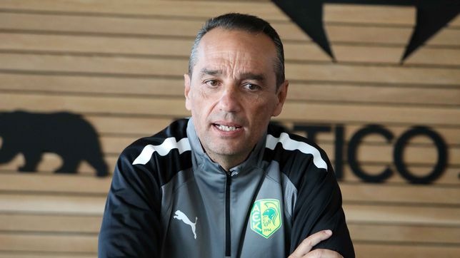✅ Jose Luis Oltra , ex-entrenador de la UDA