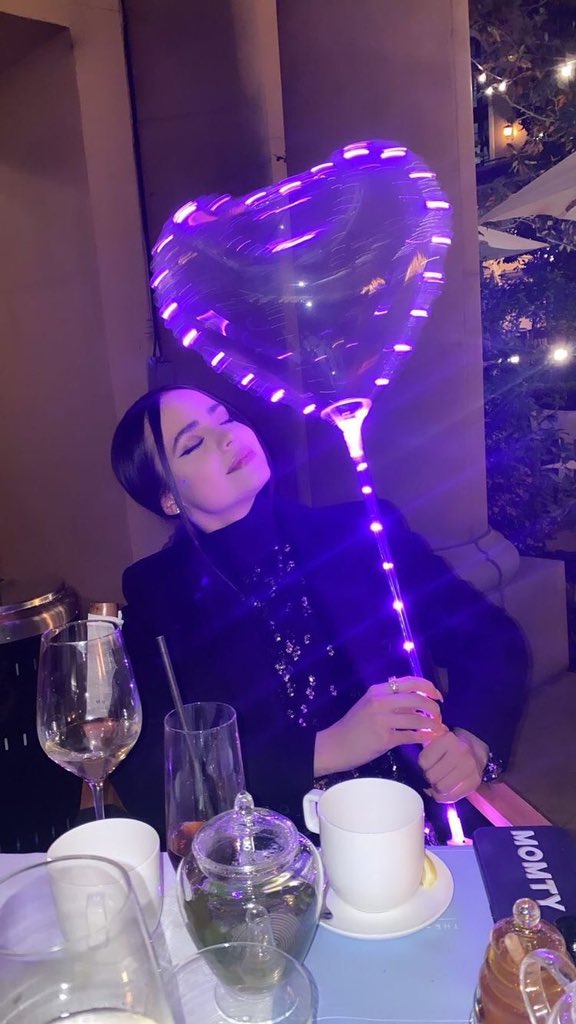 sofia carson thinker tweet media