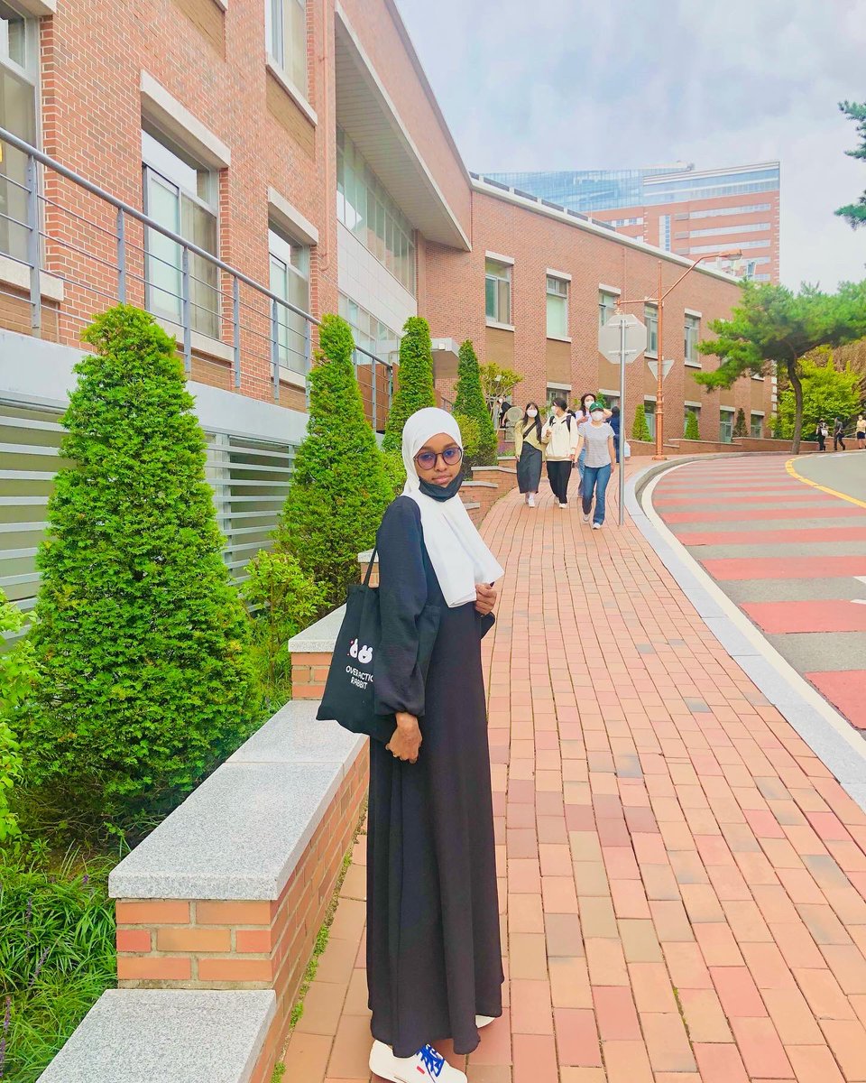 ZeinabHirsiMoh4's tweet photo. i enjoyed the first day of my korean language class at Keimyung university!🇰🇷📖✅❤️✌️
#gks2022 #gksscholarship #keimyunguniversity #studyinkorea #studykoreanlanguage #somaligirl https://t.co/vtDZ9drawv