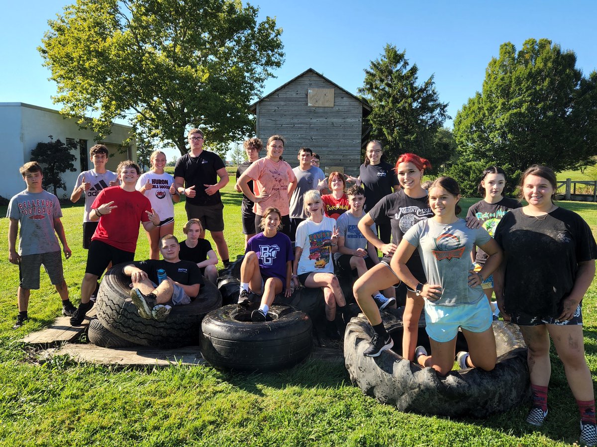 EHOVEcj's tweet photo. Juniors had fun getting muddy and flipping tires! 🛞 #EHOVEvips https://t.co/9rdr9GqUzX