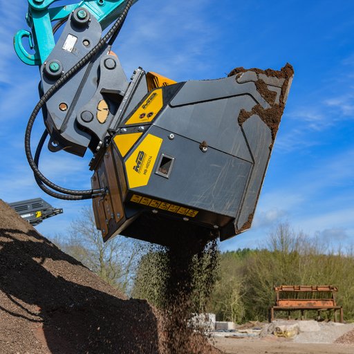 MBAmericaInc's tweet photo. Repurpose material already on your job site to save time and money.
Our MB-HDS214 padding bucket is a useful tool to screen soil and other various aggregates.
#excavatorattachment #demolitionsite #kobelco
#kobelcoequipment #constructionattachment
https://t.co/xiOSmRNURP https://t.co/0jCtF0HG4r