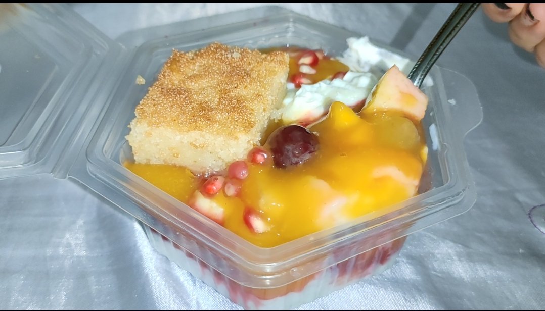 #الخميس_احلى_مع_الحاجة_الساقعة 
انسى الدنيا مع بسبوسه قشطه مانجا كل للفواكه 😋😋🥂🥂🥂🥂