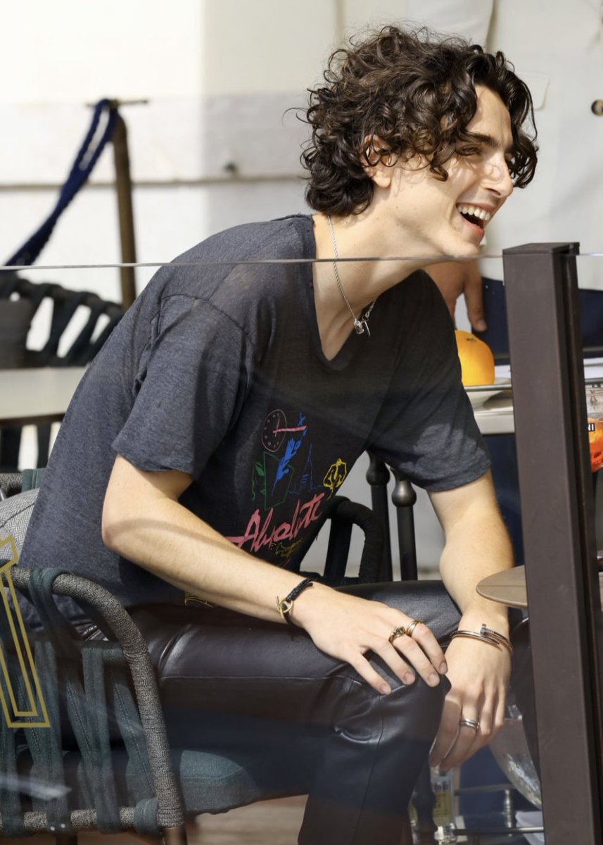 tchalametupdate's tweet photo. Timothée Chalamet in Venice today! https://t.co/eU25CVBF7H
