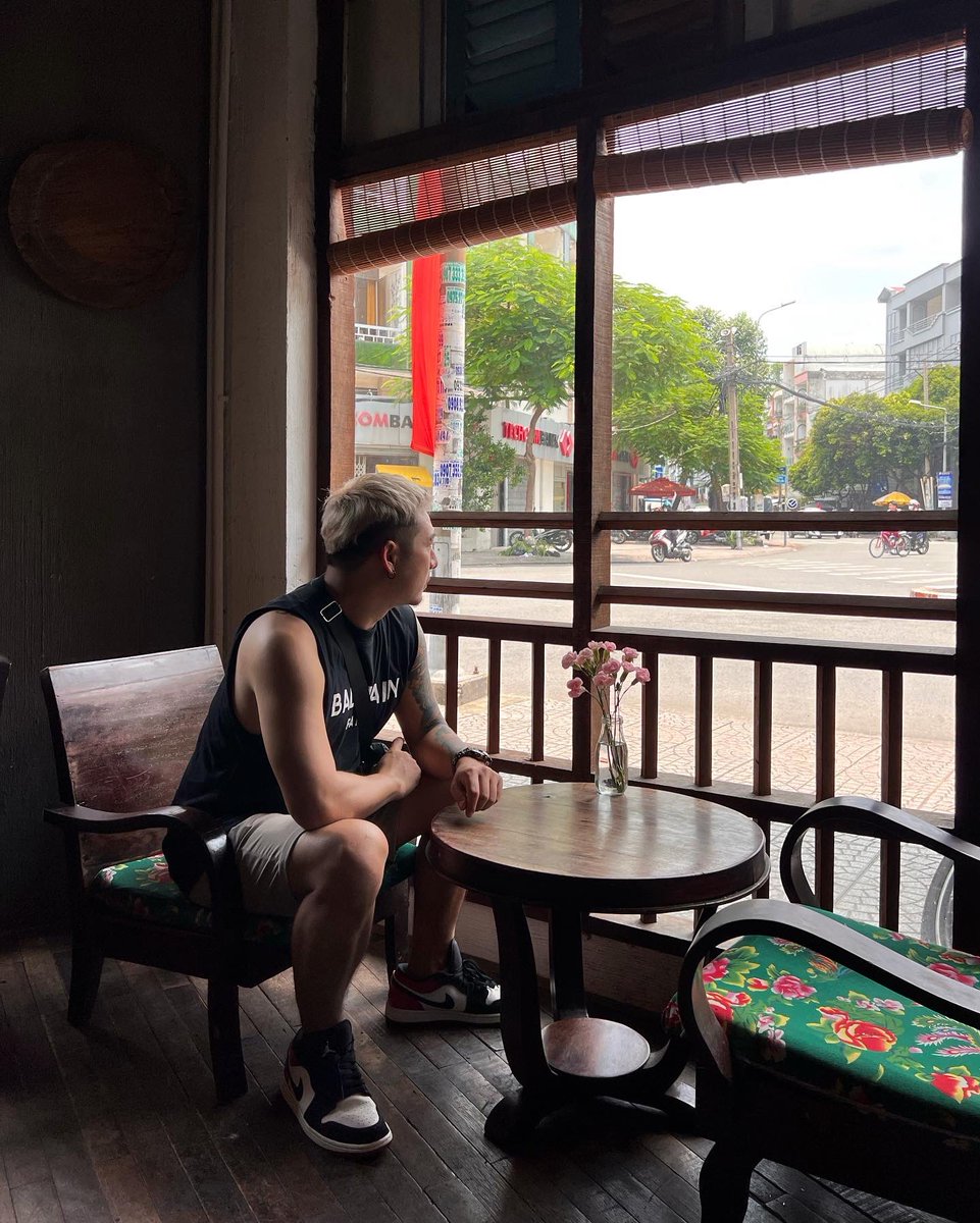 WayTHEGENTLE's tweet photo. คนใช้บริการเยอะ พนักงานดี กาแฟดี ☕️ #caphe #coffee #cafe #vietnam #hochiminh #trip #tour #travel #vacation #waycation #waythegentle #เวียดนาม https://t.co/xnWHzWBlCr