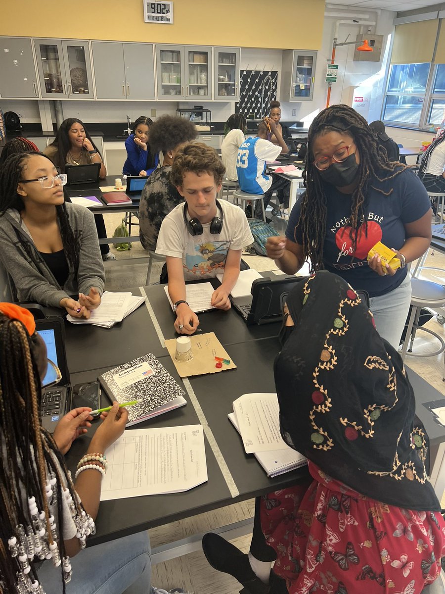 jasonhollar's tweet photo. DHS Science is always having fun with their labs! ❤️💙❤️💙#dhspatriotpride https://t.co/qwGJ0VgXCZ