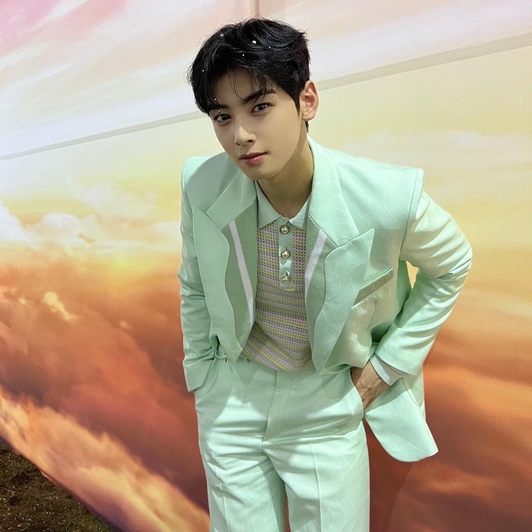 [🔔] fleur's update 
/01092022/

red carpet look. ✨
ready for today's fashion show. 

#CHOIFASHION_DAILY