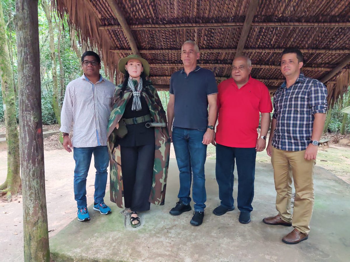 Es un honor visitar en #hochiminh los túneles de Cu Chi, símbolo del sacrificio, la tenacidad y la resistencia del heroico pueblo vietnamita, que logró doblegar al agresor imperialista. Nos sentimos estimulados con sus victorias y su extraordinario ejemplo.