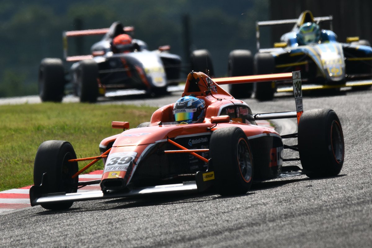 Suchiru093's tweet photo. FIA-F4 2022 鈴鹿
第7・8戦
地頭所光選手!
#FIAF4 #F4 #formula #SACCESSRACING #地頭所光 #SUPERGT #鈴鹿サーキット https://t.co/T9FkdUgrfK