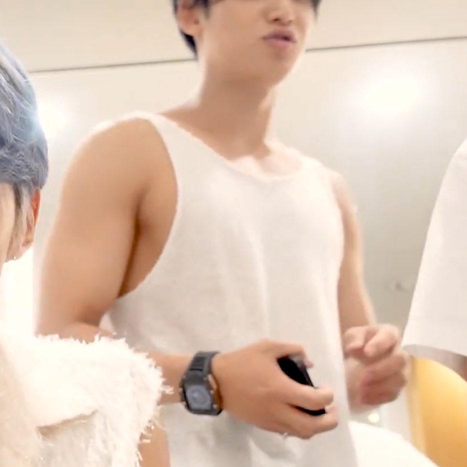 sounds_of_cheol's tweet photo. mingyu in sleeveless 🫠💪 https://t.co/1qAMgaTtKf