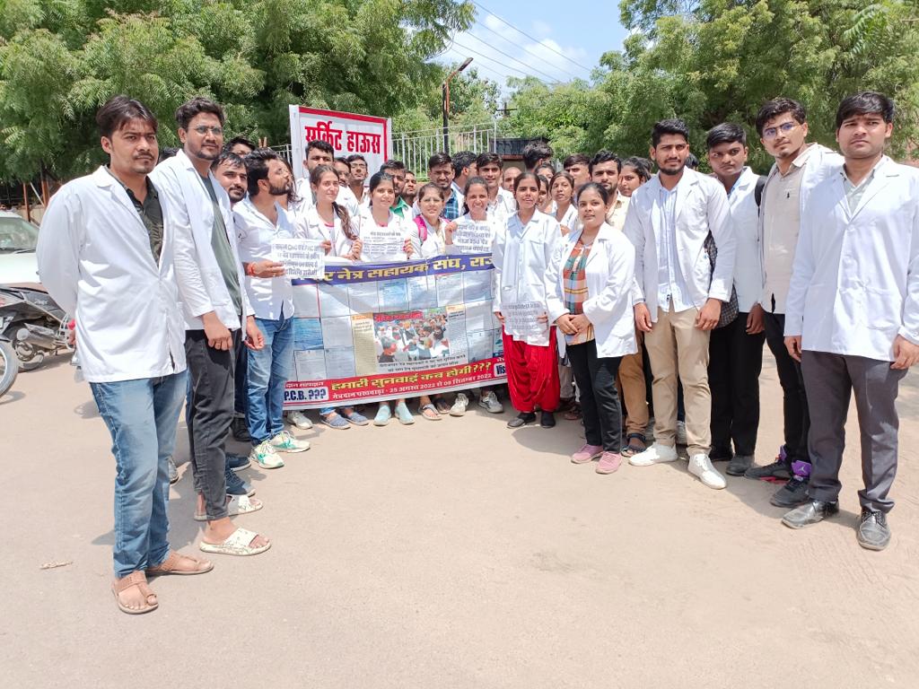 RajaRkcl's tweet photo. जननायक @ashokgehlot51 साहब इसी स्थान पर पिछले 2 साल से आपको लगातार हमारी मांगों से अवगत करा रहे हैं कृपया कर बेरोजगार नेत्र सहायकों के साथ न्याय करें 
#बेरोजगार_नेत्र_सहायक_राजस्थान 
@drsubhashg 
@plmeenaINC 
@Channel24 
@Surendra1sushma 
@RPMStudentunion @plmeenaINC
@RajaRkcl https://t.co/098eKoGNw3
