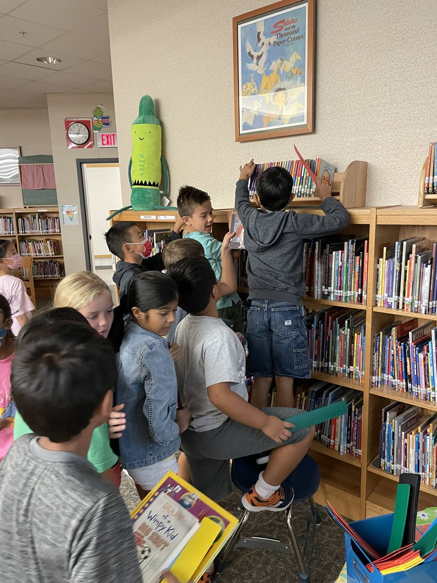 MusolinoMedia's tweet photo. #booklines to the biography section! Loving these readers! @WCECCS @myccs @WestClayPTO https://t.co/ZD3MgqqzbF