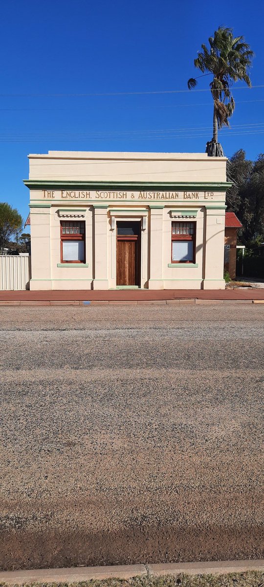 rcssmedasmith's tweet photo. Saw this impressive bank building in the town of #Trayning Never heard of that bank before but apparently it was the forerunner of today's #ANZ Bank 1/2 https://t.co/Fjnl9SQDSW
