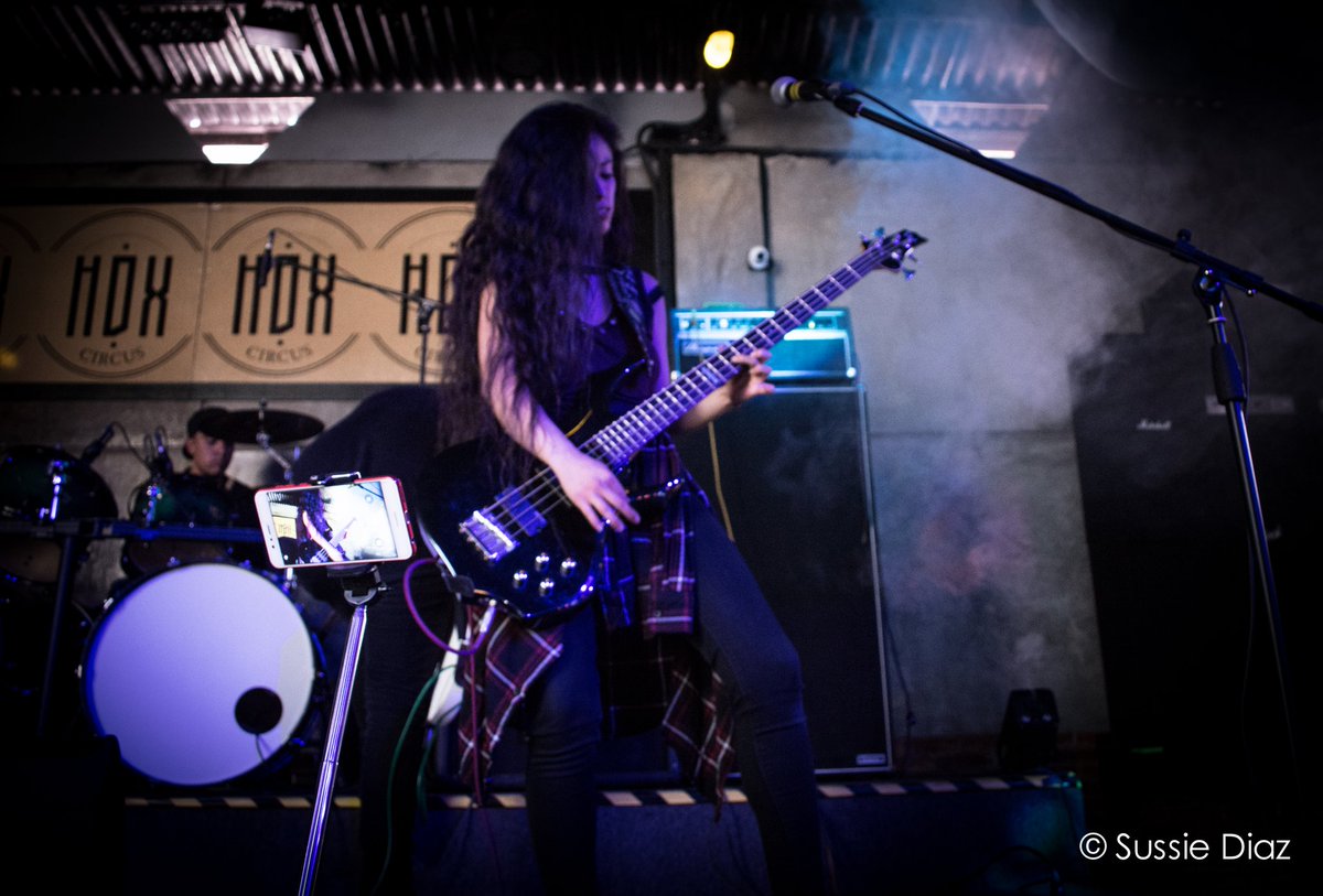 HEOSofficial's tweet photo. #tbt
Adrenaline starts to flow
You're thrashing all around
Acting like a maniac... 🤘🔥
#NowIsTheTimeToAct
📷 @susieediaz07
@rockandrollinoficial
.
.
.
#metalgirls #metalmx
#metalchicks #MetalFemme #metalbassist #basswoman #bassistsofinstagram #metalpic #metalfest https://t.co/nVr6RaXINE